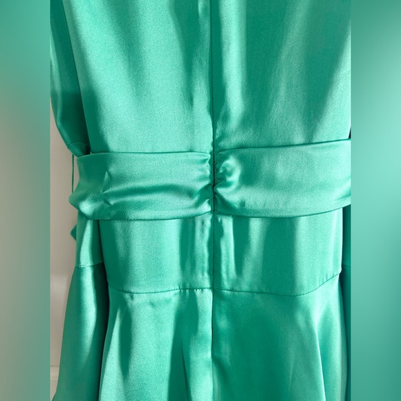 BCBG Max Azra green tie waist short dress. Size 0. - Picture 9 of 13
